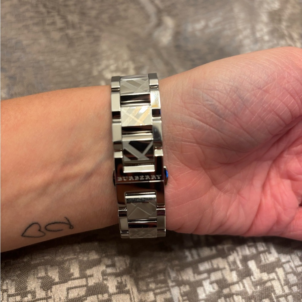(NEEDS BATTERY) Burberry Silver Watch with Minimalist Design - Picture 3 of 15